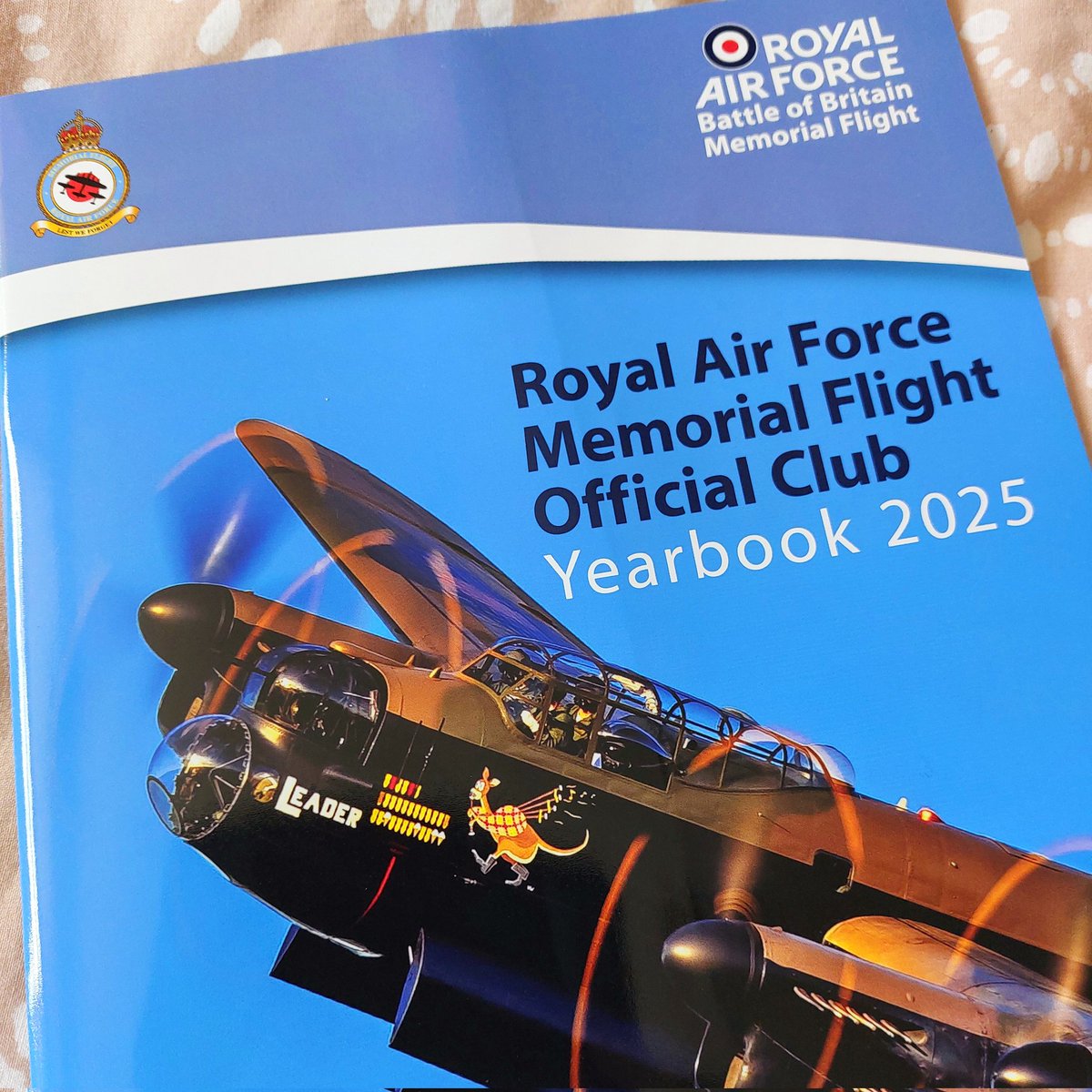 jazzkazz1's tweet photo. Happy Wednesday!
I always look forward to my @RAFBBMF @flight_raf members' yearbook coming through.
Always a good read with lots of interesting articles, and this one has a great foreword from the lovely @JohnNicholRAF too
π«‘
#LestWeForget
#RememberTheMany
#RememberTheFew https://t.co/EjYGJxFplQ