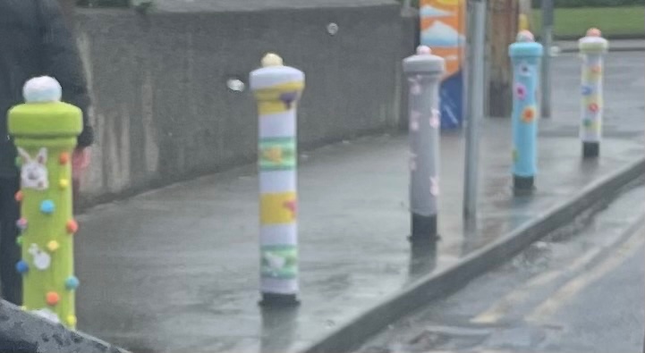 Catherine Crichton (@ccrichton) on Twitter photo Who knits these bollard covers? They go to so much trouble. Would painting them not be easier? <a href="/WorldBollard/">World Bollard Association™</a> Who knits these bollard covers? They go to so much trouble. Would painting them not be easier? <a href="/WorldBollard/">World Bollard Association™</a>