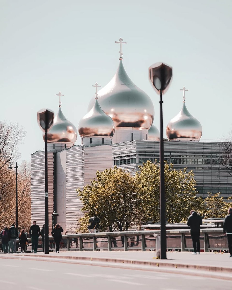 La Cathédrale de la Sainte Trinité 🪆 inconfondibile con le sue cupole a forma di cipolla ⛪

📷 didineta

#parigipuntoit #parigi #paris
