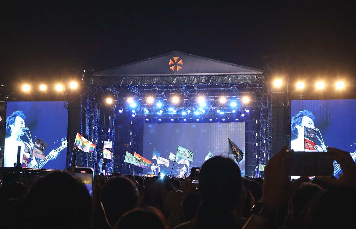 大港開唱 Megaport Festivalでの拍謝少年 Sorry Youth @sorryyouth_band 、南霸天のそれなりに後方から診ていた外国人の一オーディエンスにすぎず、言葉も文脈も十分に理解できてはいない自分にとっても揺さぶられるものがあった。「你一個小老百姓沒有力量，那一萬個、十萬個、一百萬個呢？」（B）