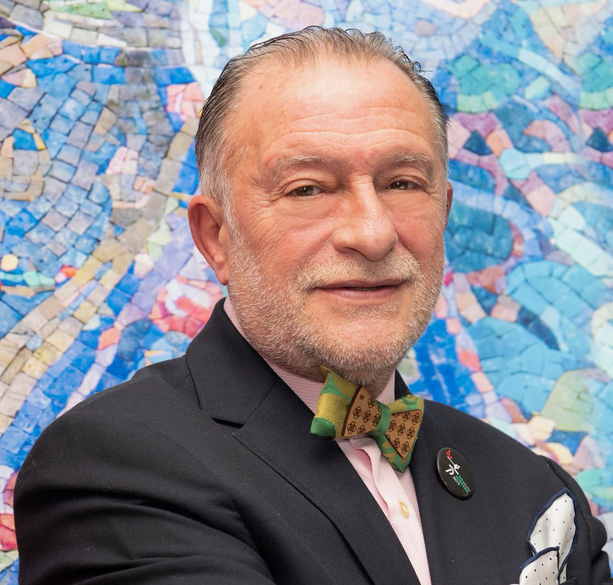 najordana's tweet image. Després de 25 anys al capdavant de la falla, el nostre president Pere Borrego deixa la presidència. Per això la comissió vol agraïr públicament i de tot cor a Pere el seu llegat. La seua capacitat de lideratge, la seua visió de futur i la seua manera d’entendre i viure les Falles