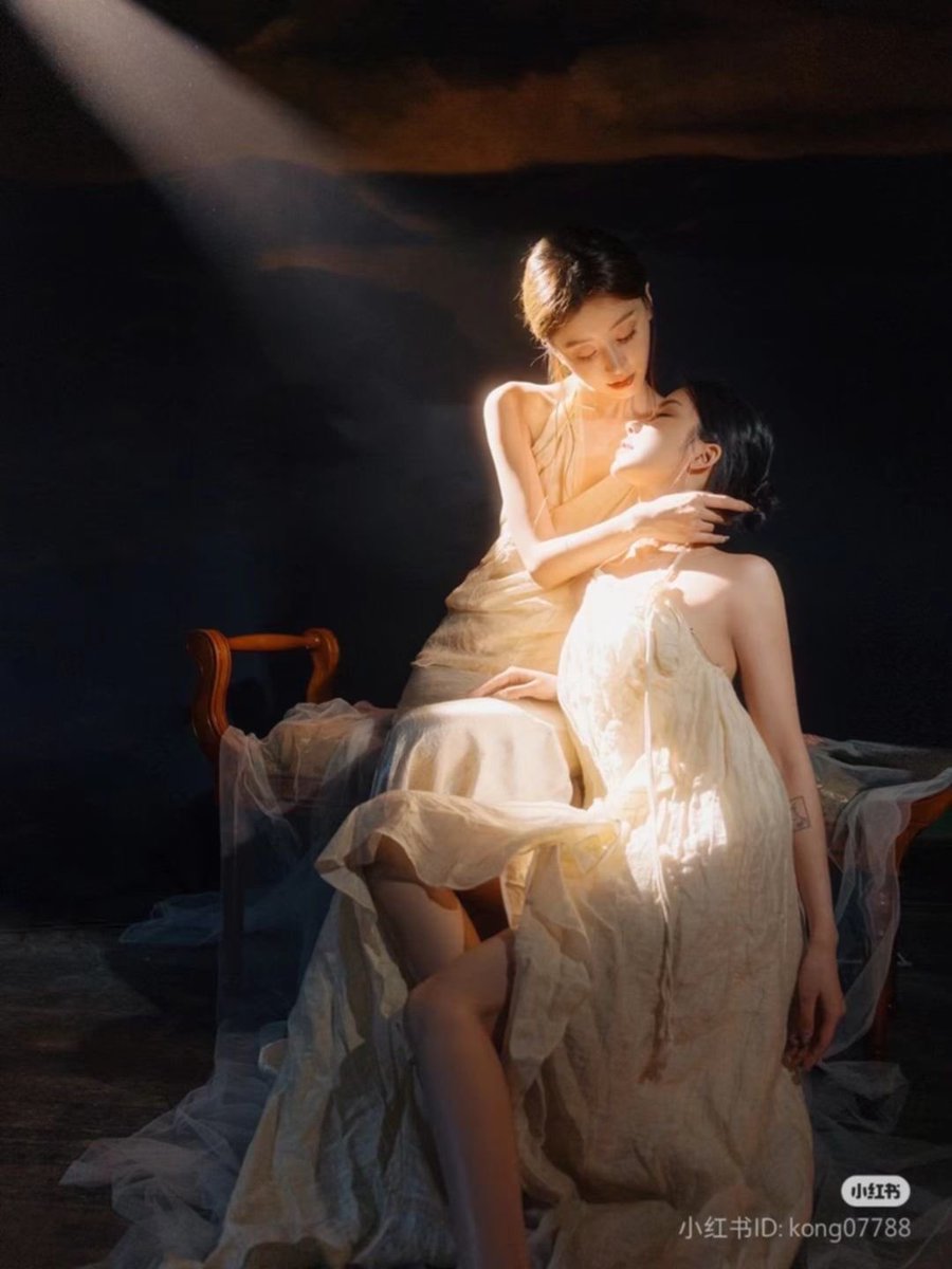 kureihii's tweet image. These were some of the photos I referenced recently btw