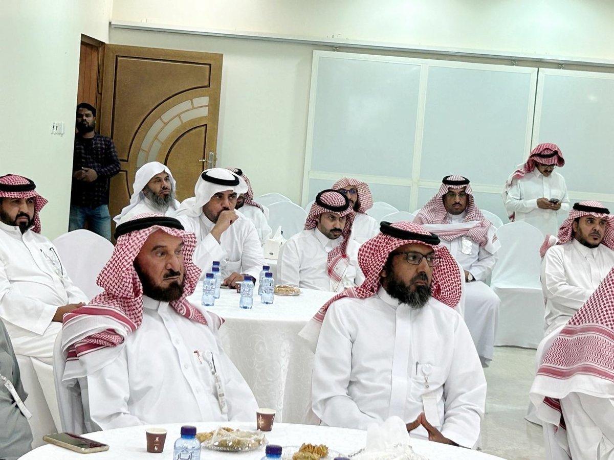 omr3921155's tweet photo. #اجتماع_الجمعيه_العموميه
#جمعية_عمر_بن_الخطاب_
#بالفويلق_القصيم
#الفويلق
@omr3921155 https://t.co/QMqFvXpwmo