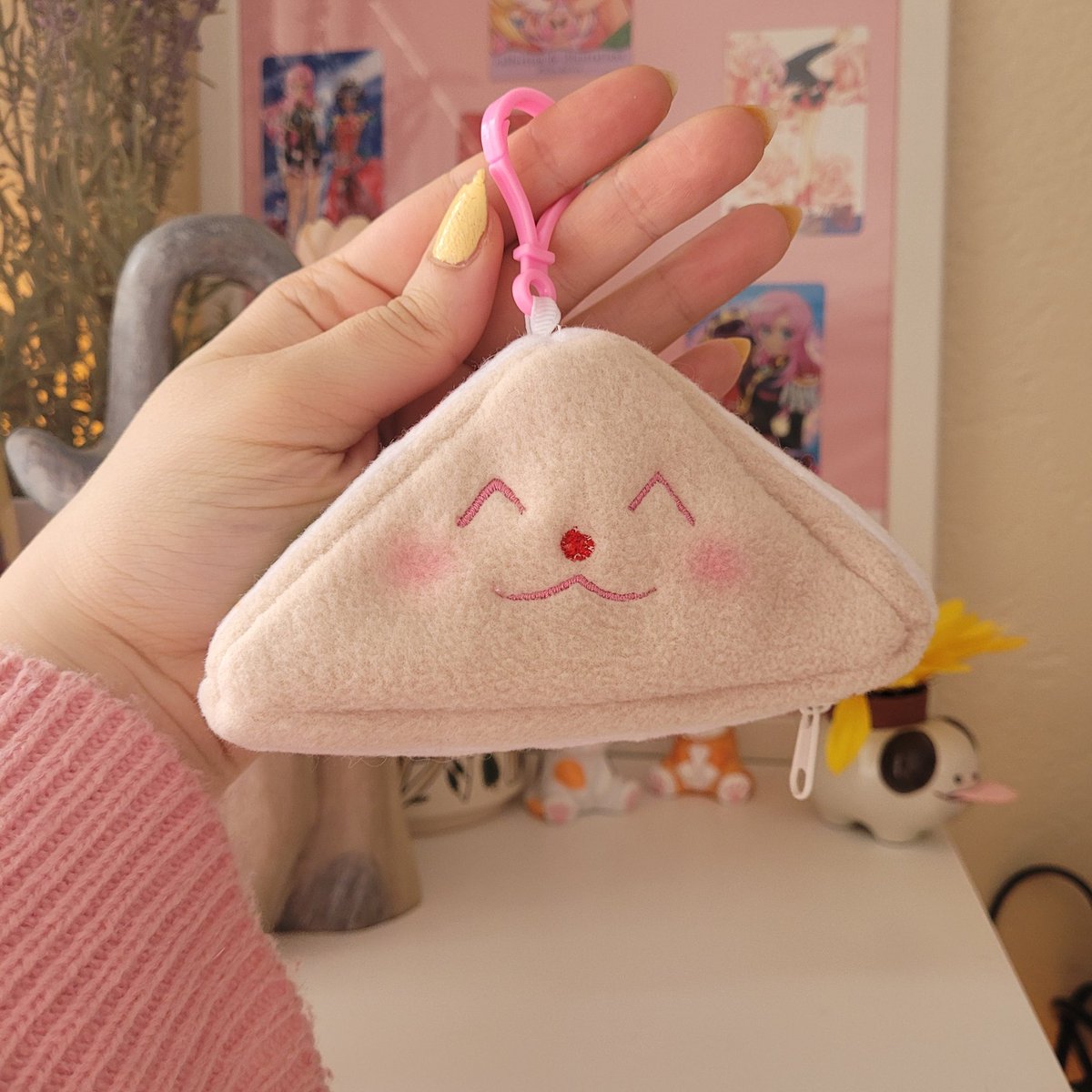 floral_menace's tweet image. I saw some pictures of really cute fruit sandwiches recently and was inspired to make a little zipper pouch 🥹🍓