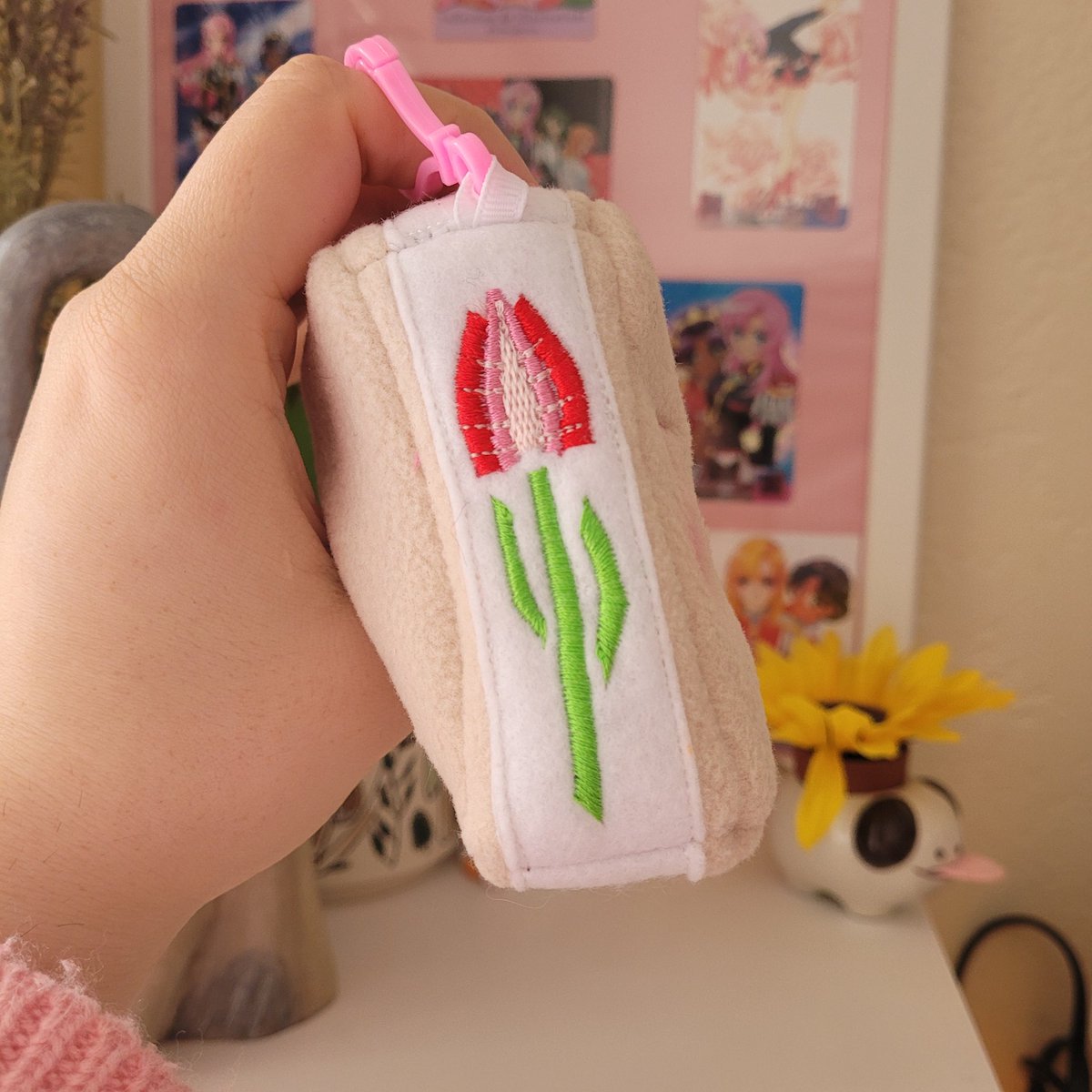 floral_menace's tweet image. I saw some pictures of really cute fruit sandwiches recently and was inspired to make a little zipper pouch 🥹🍓