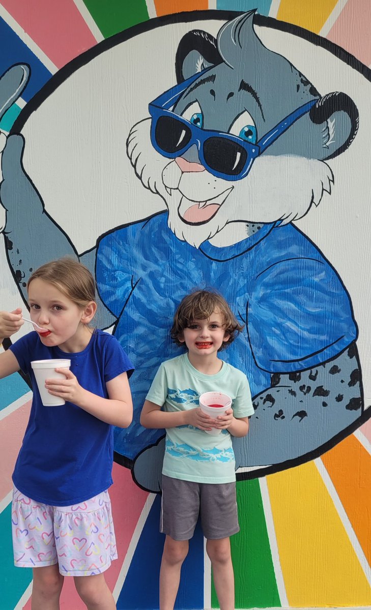 It's a beautiful day for snowcones! We're open til 8pm today.
