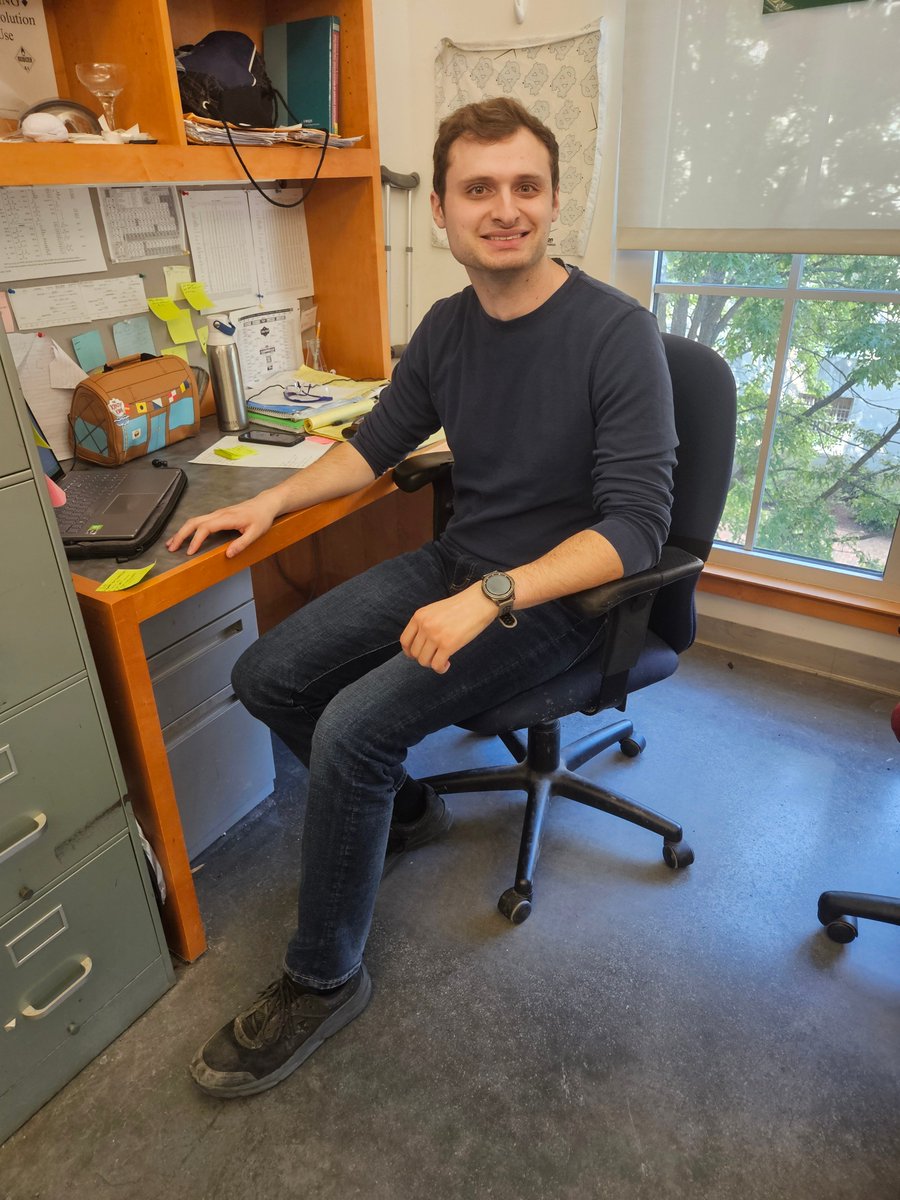 Shoutout to our rockstar third year Will Carrick for completing yet another milestone on the path to his PhD! During last week's organic seminar, Will shared his research on dearomative methods for generating molecular complexity. Congratulations, Will!