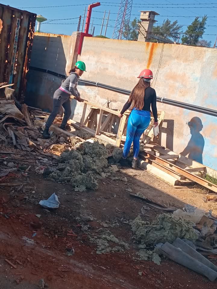 Se realiza hoy cambio de labor para inaugurar una garita de seguridad  enmarcada en las celebraciones del 4 de abril Este esfuerzo coordinado busca reforzar la seguridad y reafirmar el compromiso de la empresa con su futuro y con la participación de todos sus miembros.