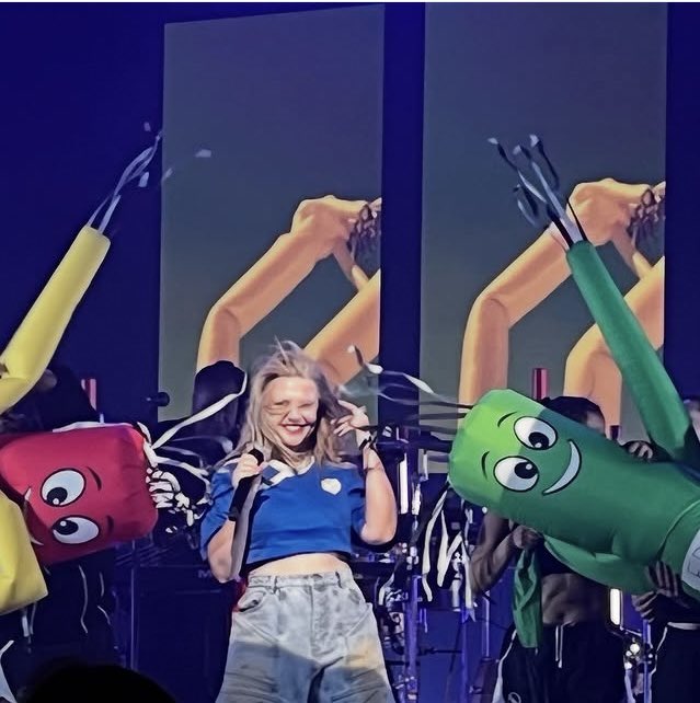 Louis 💙💛 (@kingof__fools) on Twitter photo Had a fantastic time <a href="/SELFESTEEM___/">Self Esteem</a> ‘s performance of her (brilliant) new album, with some oldies in there too. Jodie Comer and Jordan North were there too Had a fantastic time <a href="/SELFESTEEM___/">Self Esteem</a> ‘s performance of her (brilliant) new album, with some oldies in there too. Jodie Comer and Jordan North were there too