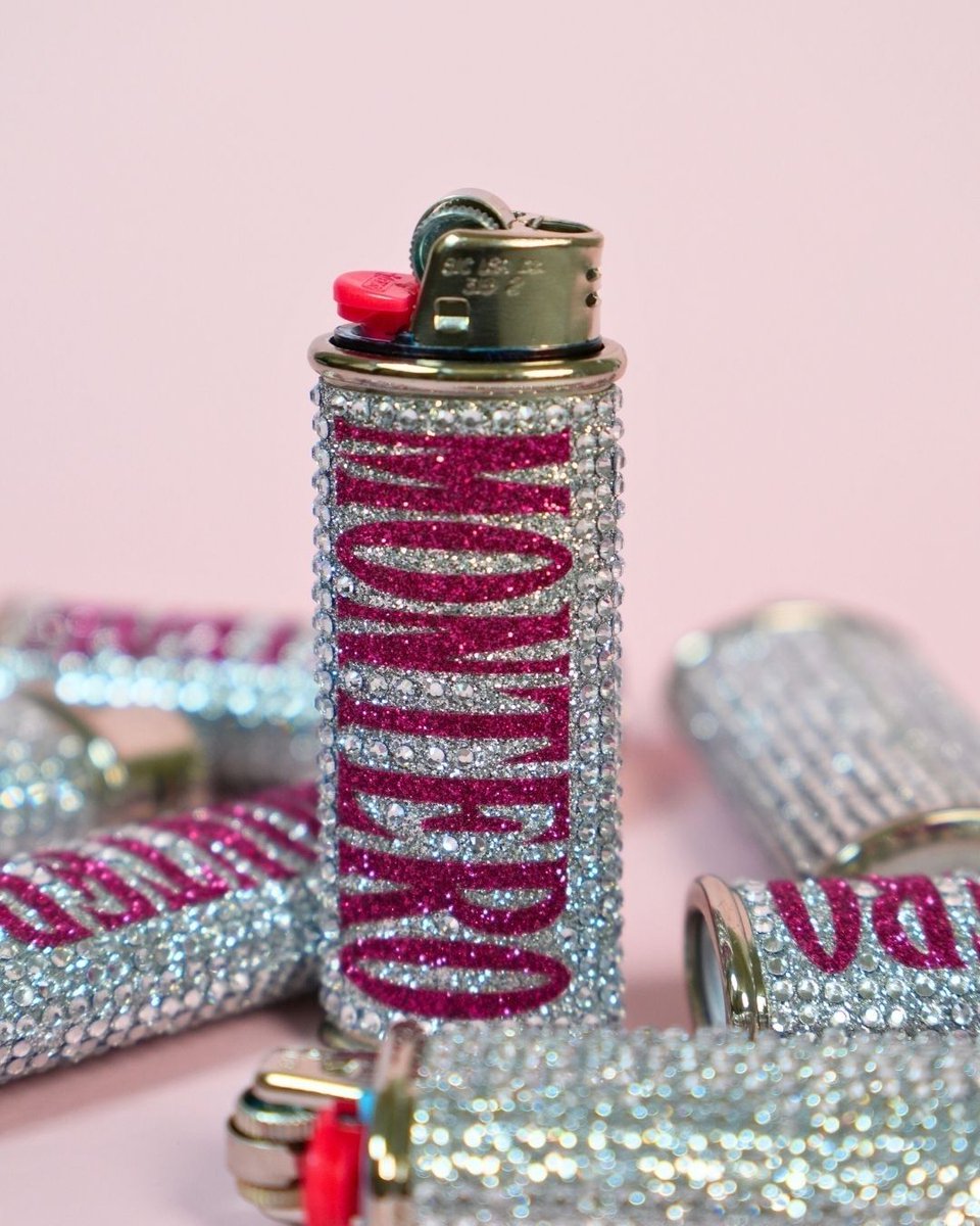 FOXYWARE's tweet image. Make your brand unforgettable with our branded lighter sleeves. Perfect for festival kits, influencer mailers, and making your brand stand out. 

👇 Tag a brand below that needs these!