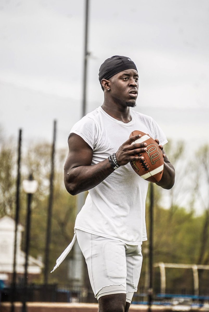 Due to Limestone shutting down, i will be officially entering the transfer portal with 4 years  of eligibility left plus redshirt

True Freshman 
5’10
205Ibs

Slot, Receiving Back

Film will be posted soon

#BLESSSED #ALLGLORYTOGOD
