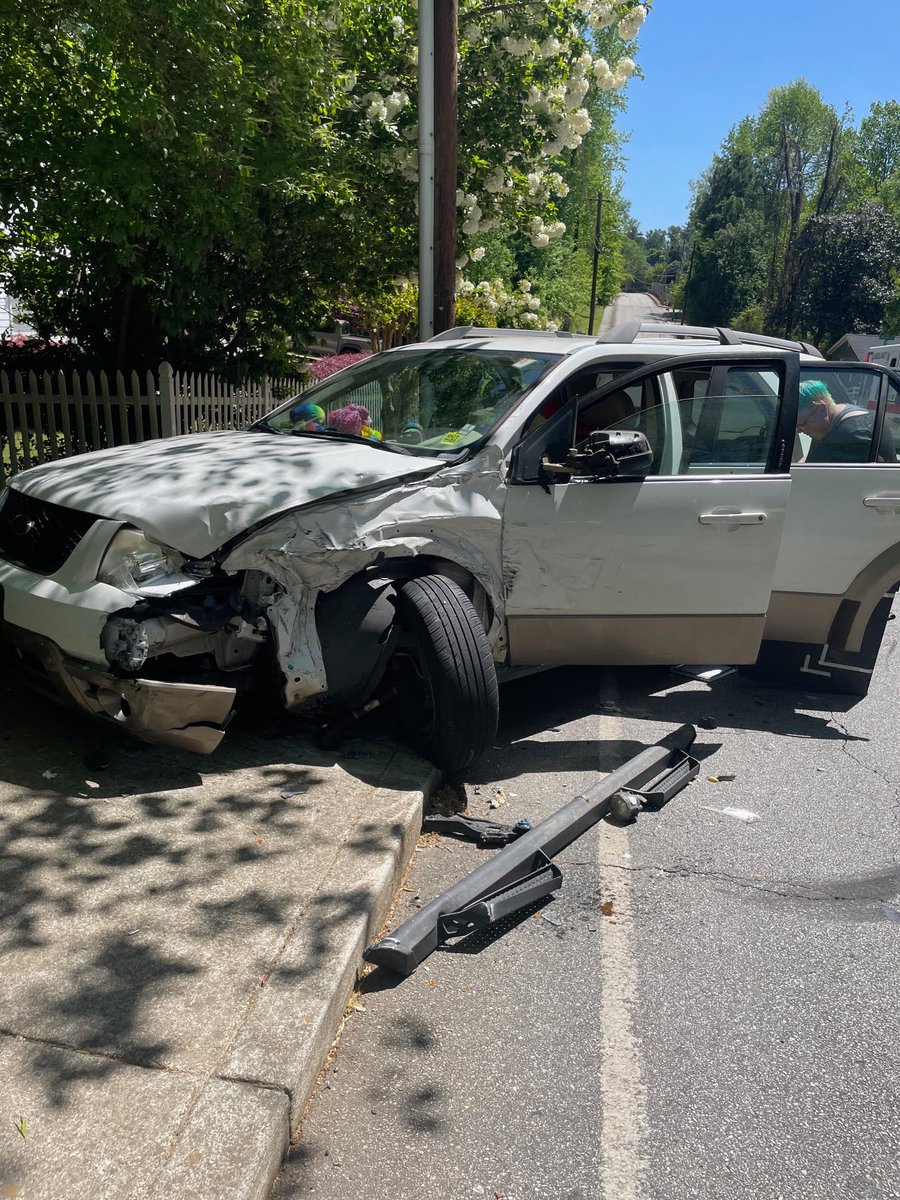 INFPaully's tweet image. My wife's ok but her favorite car ever is not. A car pulled out of a side street. A truck hit it. Airbag deployed and driver of the truck lost control/visibility and swerved into her car.
The "at fault" car was a rental and insurance ppwk inside was expired. 😬
I missed 3 calls🤬