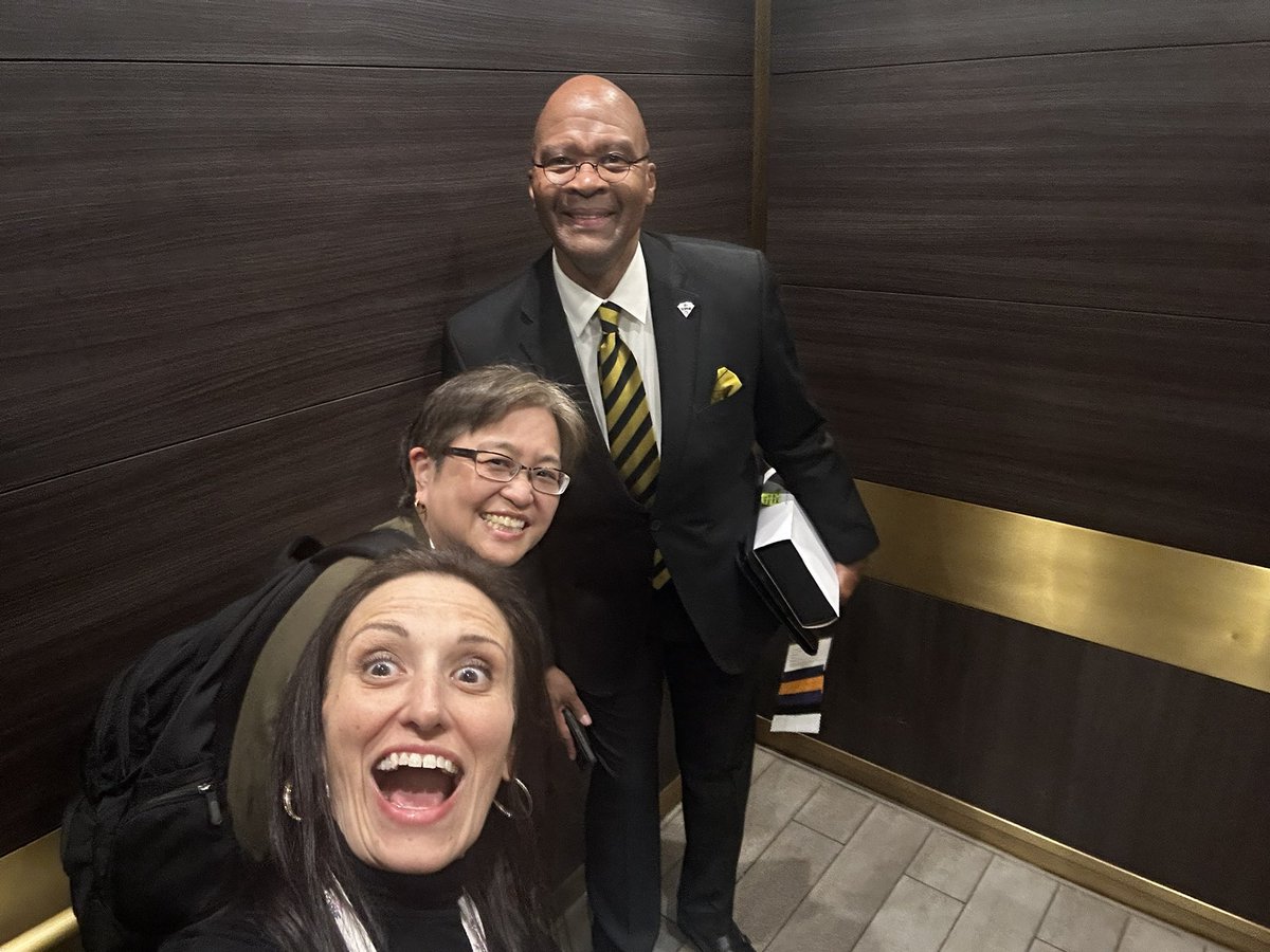 That time when you say maybe it would be nice to have an elevator selfie (with SOPHE President Dr. Leonard Jack, Jr) <a href="/SOPHEtweets/">SOPHE</a> <a href="/JeffHealthNJ/">Jefferson Health - New Jersey</a> #elevatorselfie #selfie #publichealth