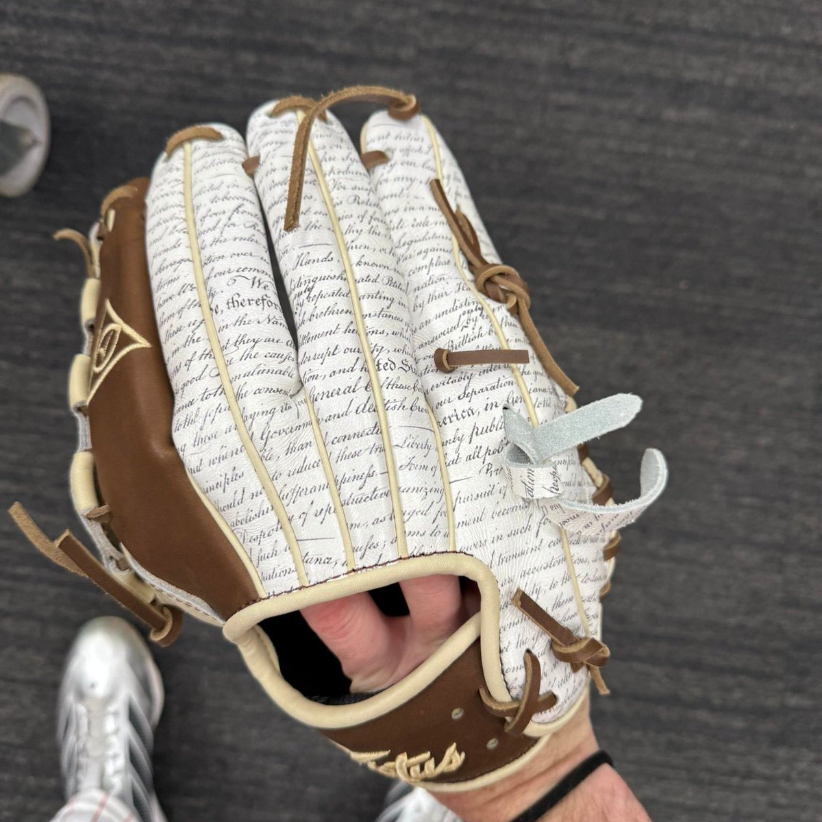 CrossingBroad's tweet image. Matt Strahm ordered a custom Declaration of Independence glove
(via @MattGelb)