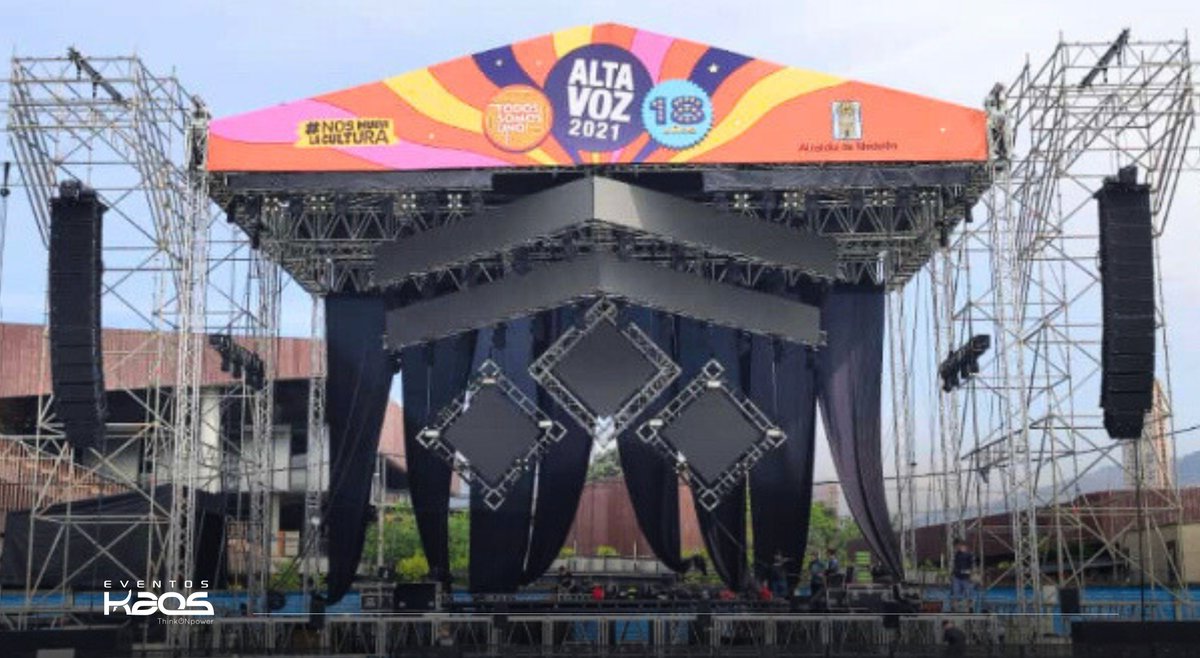 eventoskaos's tweet photo. El tiempo vuela… pero hay montajes que se quedan para siempre. ✨
Altavoz 2021: pantallas en V + rombos suspendidos en el aire.

¿Y tú, ya imaginaste cómo será el próximo? 💡💥
#TBT #Altavoz2021 #ProducciónTécnica #PantallasLED #SomosTécnica https://t.co/U5wi9ZrBiY