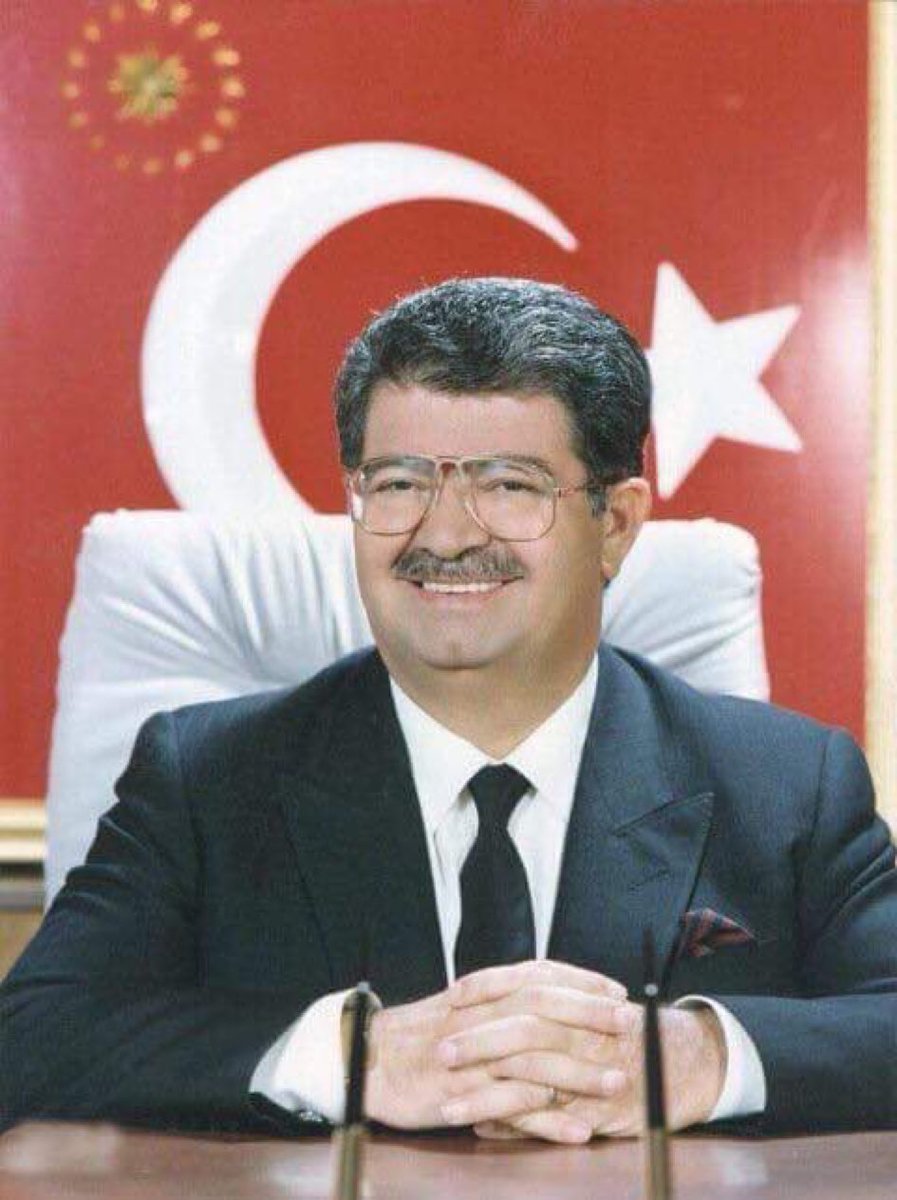 “Devlet de, kalkınma da, iktisadi gelişme de tek bir amaç taşır: 
İnsanın, insanca, özgürce, refah ve mutluluk içinde yaşaması.”
Turgut Özal

Rahmetle ve özlemle
