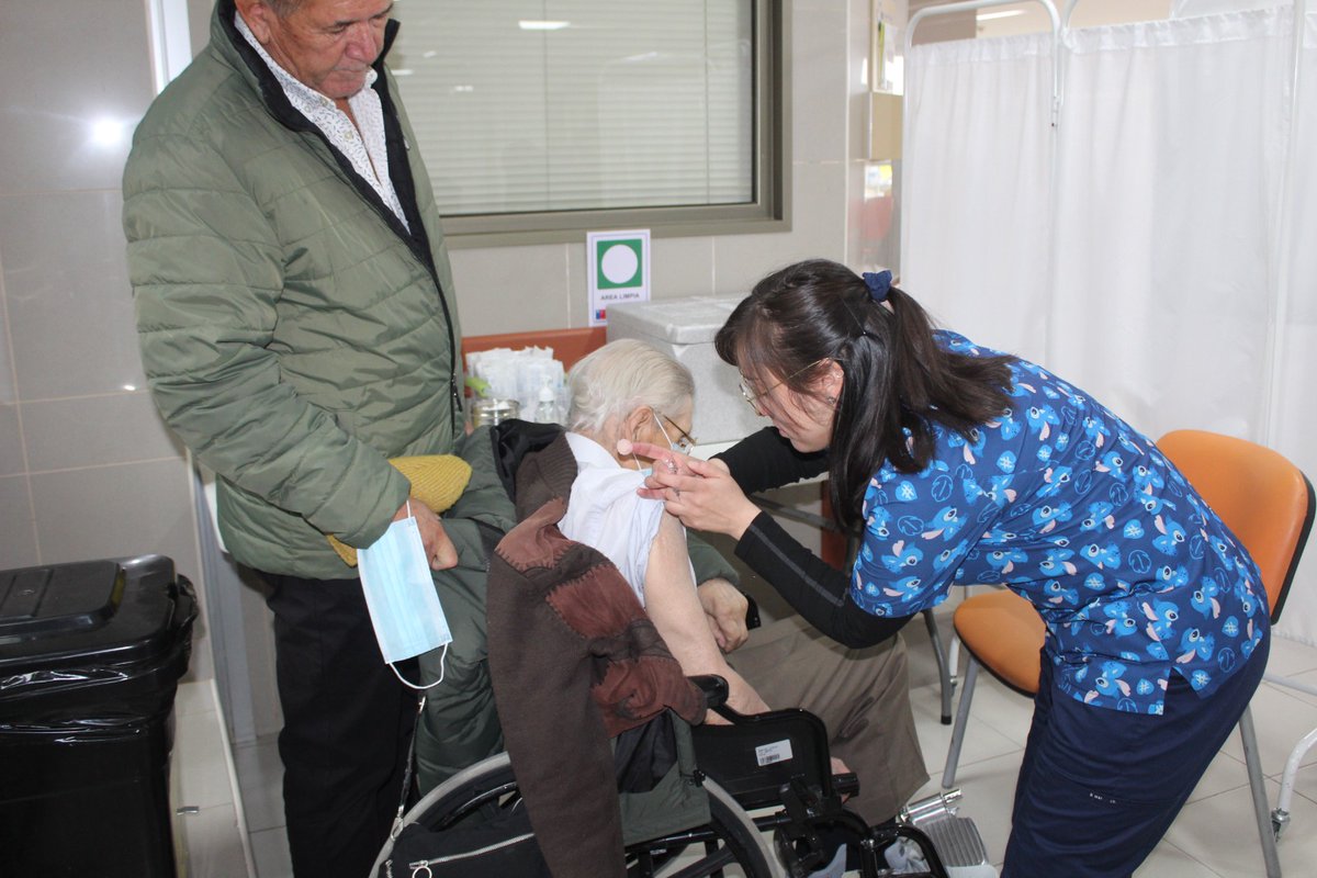 🔴Ante aumento de virus respiratorios, hoy directora Verónica Yáñez, junto a <a href="/SeremiSalud_XII/">SEREMI de Salud Magallanes</a> Francisca Sanfuentes, directivos y jefes Equipos Clínicos <a href="/HCMagallanes/">Hospital Clínico de Magallanes</a>, realizaron llamado a la comunidad a extremar medidas de autocuidado y prevención #VacúnateHoy <a href="/ministeriosalud/">Ministerio de Salud</a>