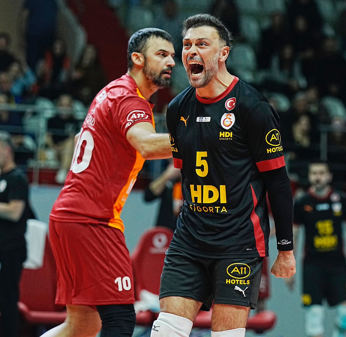Galatasaray Voleybol (@gsvoleybol1905) on Twitter photo ROAR! 🦁
<a href="/HASANYESILBUDAK/">Hasan Yeşilbudak</a> ROAR! 🦁
<a href="/HASANYESILBUDAK/">Hasan Yeşilbudak</a>