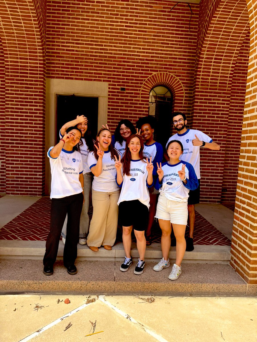So grateful for these amazing undergraduate and graduate students in my research lab 😁🎉🫶🏽 #WorKingResilienceLab