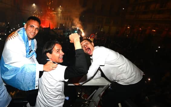Nella mia vita avevo visto due semifinali di Champions fino ai 36 anni. Poi è arrivato Simone Inzaghi che con i suoi ragazzi stanno scrivendo pagine indelebili nei nostri cuori.

Firma a vita, ti prego.