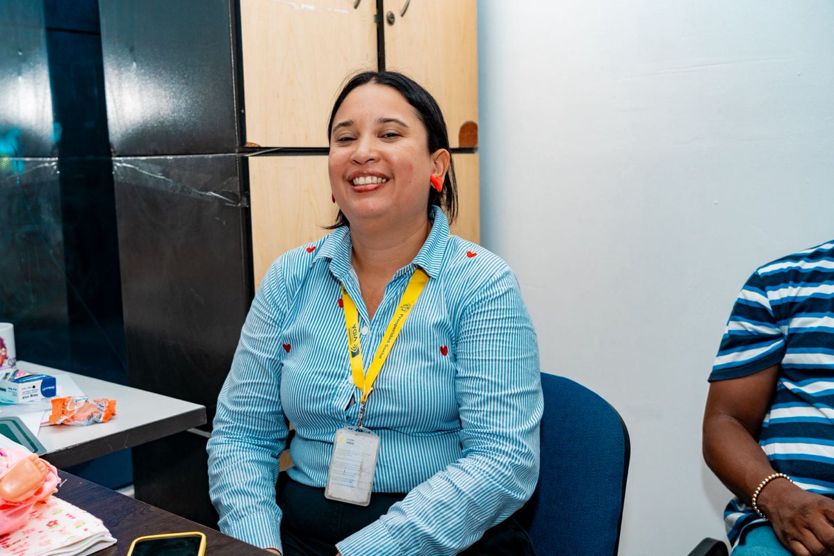 Prosperidad Social (@prosperidadcol) on Twitter photo 💛 En San Andrés vivimos el taller ‘Sociedades del Cuidado’ junto a <a href="/PnudColombia/">PNUD Colombia</a>.
Promovimos la corresponsabilidad en los trabajos de cuidado con <a href="/sicsuper/">Superintendencia de Industria y Comercio 🇨🇴</a> y líderes locales.
¡Cuidar también es transformar! ✨ 💛 En San Andrés vivimos el taller ‘Sociedades del Cuidado’ junto a <a href="/PnudColombia/">PNUD Colombia</a>.
Promovimos la corresponsabilidad en los trabajos de cuidado con <a href="/sicsuper/">Superintendencia de Industria y Comercio 🇨🇴</a> y líderes locales.
¡Cuidar también es transformar! ✨