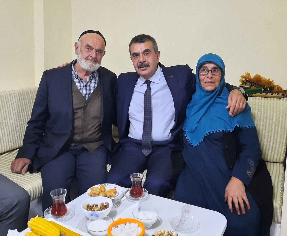 Azgın azınlığı kudurtan Yusuf Tekin’in yanındayız !

 #YusufTekinYalnızDeğildir !