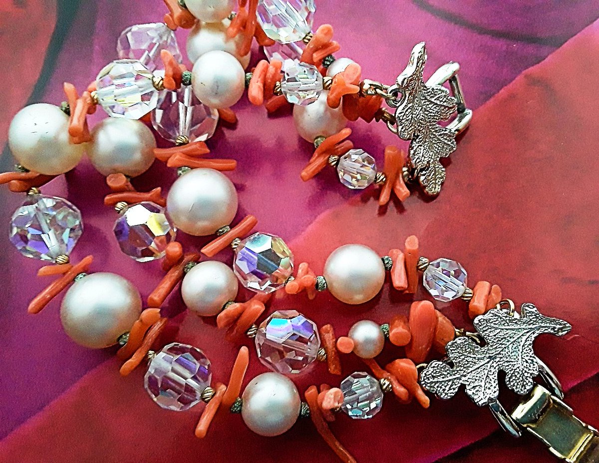 renaissancefai's tweet photo. VENDOME Coral Branches &amp; Crystal Bracelet, 3-Strand, Glass Pearls, Oak Leaf Clasp, Vintage
https://t.co/9sKNwST1Zm?
#bracelet #vintage #Vendome #designer #signed #coralBranches #coral #genuine #glassPearls #tripleStrand #multiStrand #crystals #giftforHer #wedding #bridal #oakLeaf https://t.co/ItFBPcFXiq