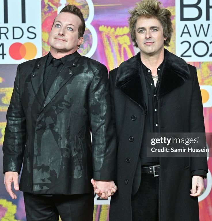 today is my parent's 30th wedding anniversary!! everyone wish my lesbian mothers a happy anniversary