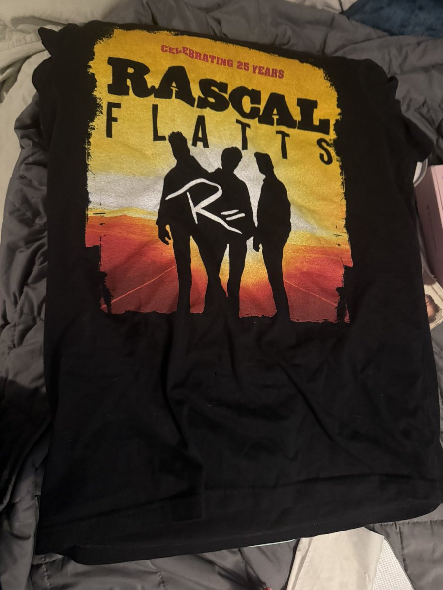 RedHead_Reality's tweet image. Apparently even if you spend money for VIP tickets and buy 3 shirts and a sweatshirt at their concert @rascalflatts sells such cheap shirts that this is the response you get if you have holes in your $40 t-shirt after it’s worn twice… Beware. Never had an issue with concert Ts