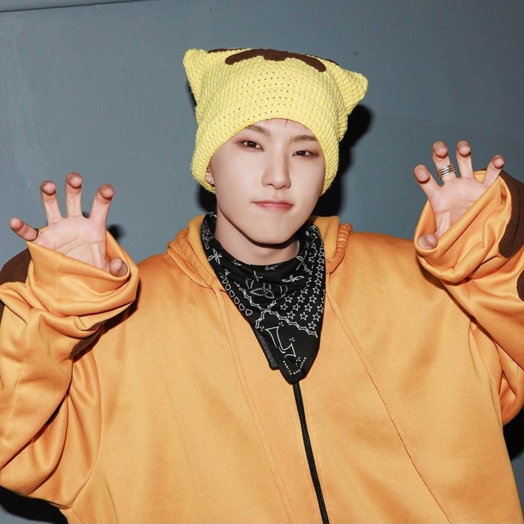 jjkwons_'s tweet photo. 𝖧𝖮𝖱𝖠𝖭𝖦 𝖪𝖨𝖳𝖠 🧡⋆˚࿔ఇ ◝‿◜ ఇ .°˚⋆ 
#CaratSelcaDay #CSD #HOSHI  #권순영 #SEVENTEEN @pledis_17 https://t.co/zyHs7OkOKx
