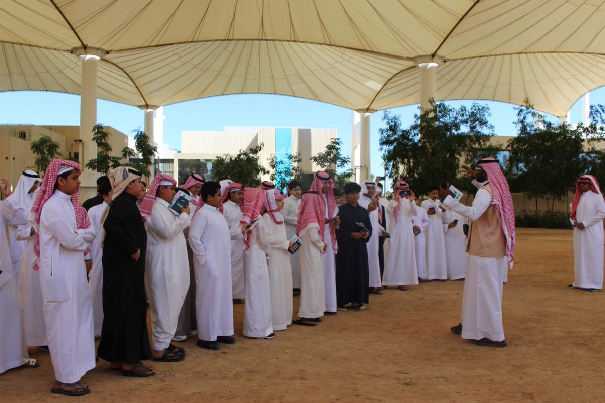 alsahil_school's tweet photo. طلاب مدرستنا زاروا #بينالي_الفنون_الإسلامية في جدة، واستمتعوا برحلة بصرية بين التاريخ والفن المعاصر. تجربة ملهمة جمعت بين التعلم والجمال!
#مدرستنا_تزور #فن_إسلامي #جدة https://t.co/dUWrC7k2n0