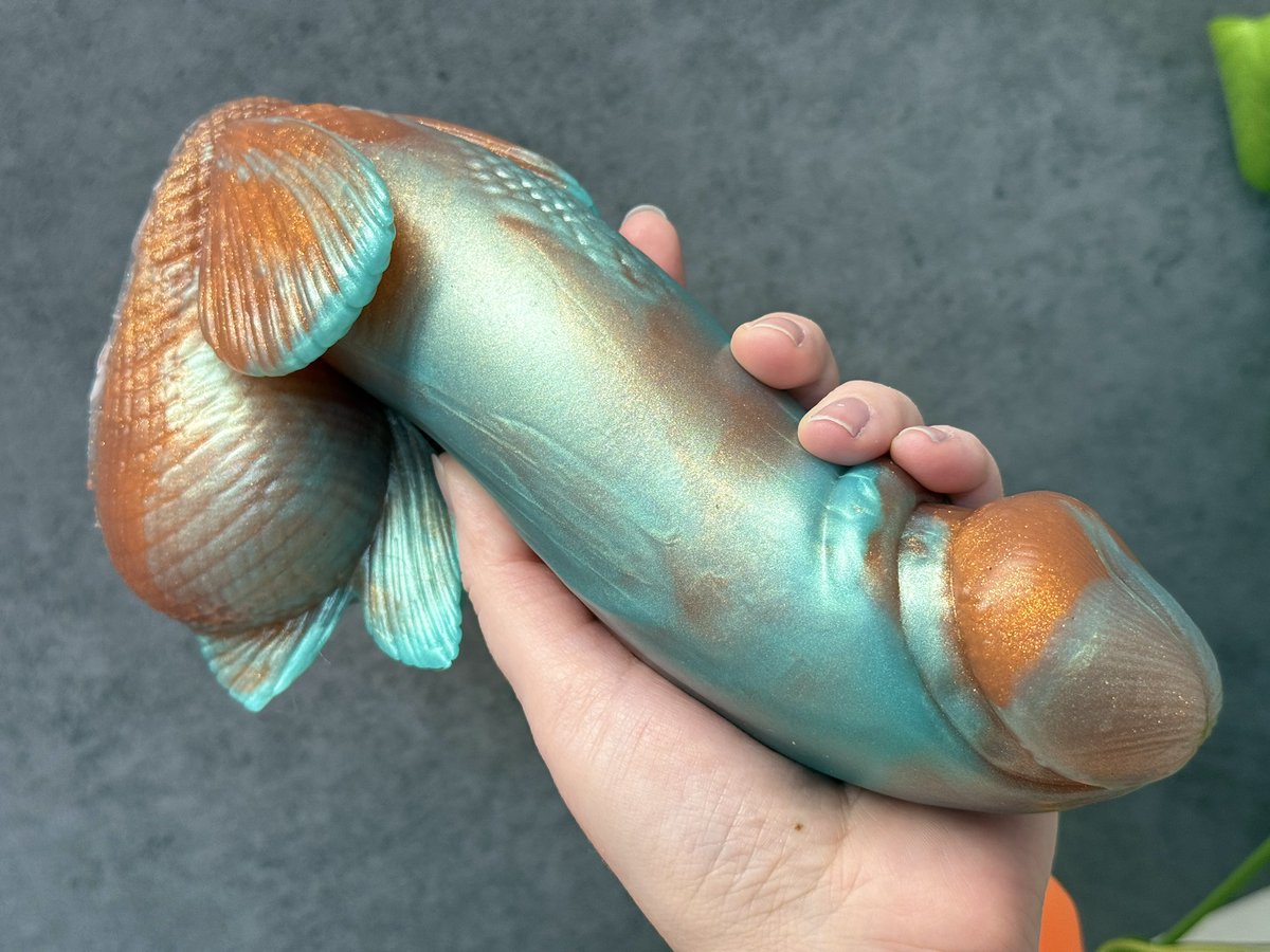 We are swimming in fishes for this upcoming drop! Copper patina themed large Tancho 🧡💚