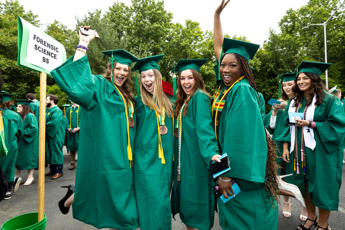 GMU_COS's tweet photo. One month โtil you walk the stage! ๐๐
Weโre SO proud of our #MasonScience grads and canโt wait to celebrate your success! ๐๐
To find all the details on our Degree Celebration, visit: https://t.co/kD01fuCYKE
#MasonScience #MasonGrad #MasonNation #Mason2025 https://t.co/NuBAfJa0ZR