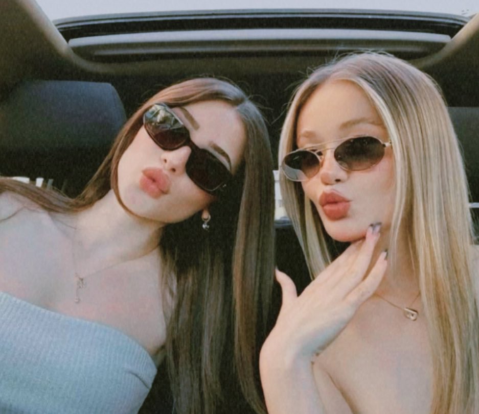 ImHadassa's tweet photo. 𝐷𝑎𝑖𝑙𝑦𝐴𝑙𝑏𝑢𝑚 💗
#GirlsStuff 
Beck es la única niña que me soporta. https://t.co/Z8jqDZHALG