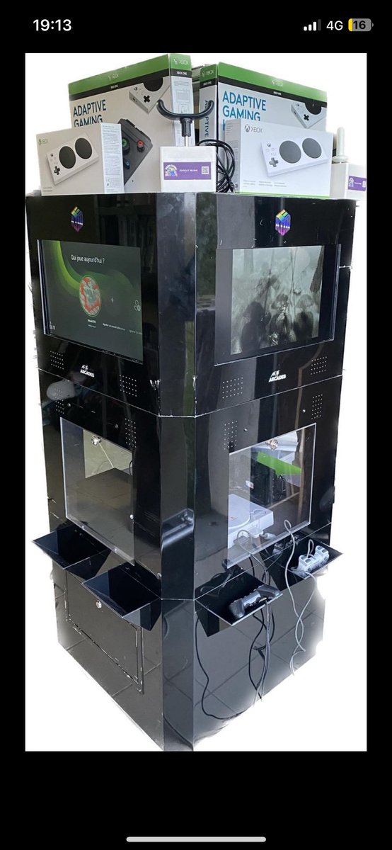 Un grand merci à notre partenaire <a href="/iiyama/">iiyama</a> !

Grâce à leur soutien, notre borne de démonstration EKUB se refait une beauté avec 4 nouveaux écrans tout juste installés !

Pour celles et ceux qui ne connaissent pas encore l’EKUB <a href="/McflyArcades/">McFly Arcades</a> 
C’est une borne unique, conçue pour