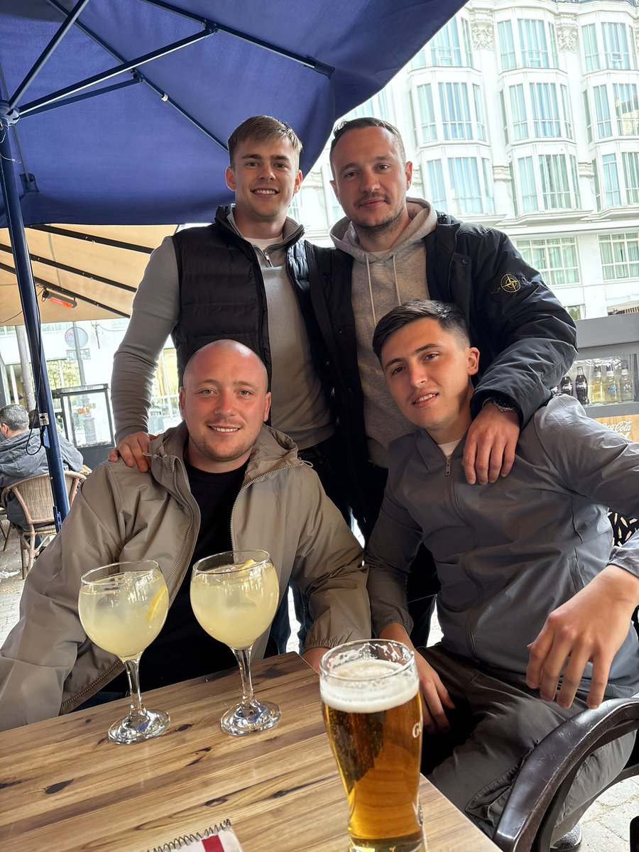 Danrjames_'s tweet photo. Madrid away 🔴⚪️ https://t.co/BwJTjIcyz8