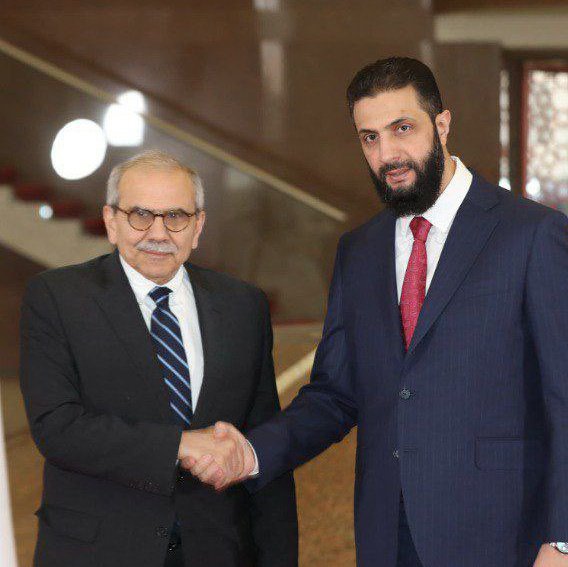 عندما ترى القاضي الذي يمثل العدالة يصافح المجرم الذي يمثل الارهاب فاعلم ان كلاهما الا ادوات قذرة بيد امريكا الشيطان الاكبر