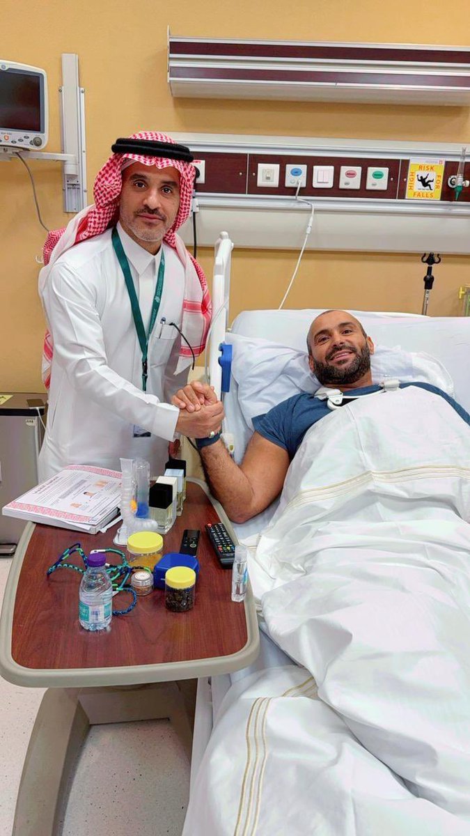 alriaynews's tweet photo. زار مدير مكتب صحيفة الرأي بالمنطقة الوسطى الأستاذ فهد العويرضي يرافقه الزميل عبدالعزيز الشريمي، بطل رالي داكار 2025 يزيد محمد الراجحي @Yazeed_AlRajhi في المستشفى بمدينة الرياض، للاطمئنان على صحته بعد الحادث الأخير، الذي تعرّض له اثناء مشاركته في رالي باها الأردن، وتحديدًا خلال المرحلة الثانية والأخيرة من الرالي.
ونقل العويرضي تحيات رئيس مجلس الإدارة ومنسوبي الصحيفة متمنين له الشفاء العاجل.
#صحيفة_الرأي_الإلكترونية