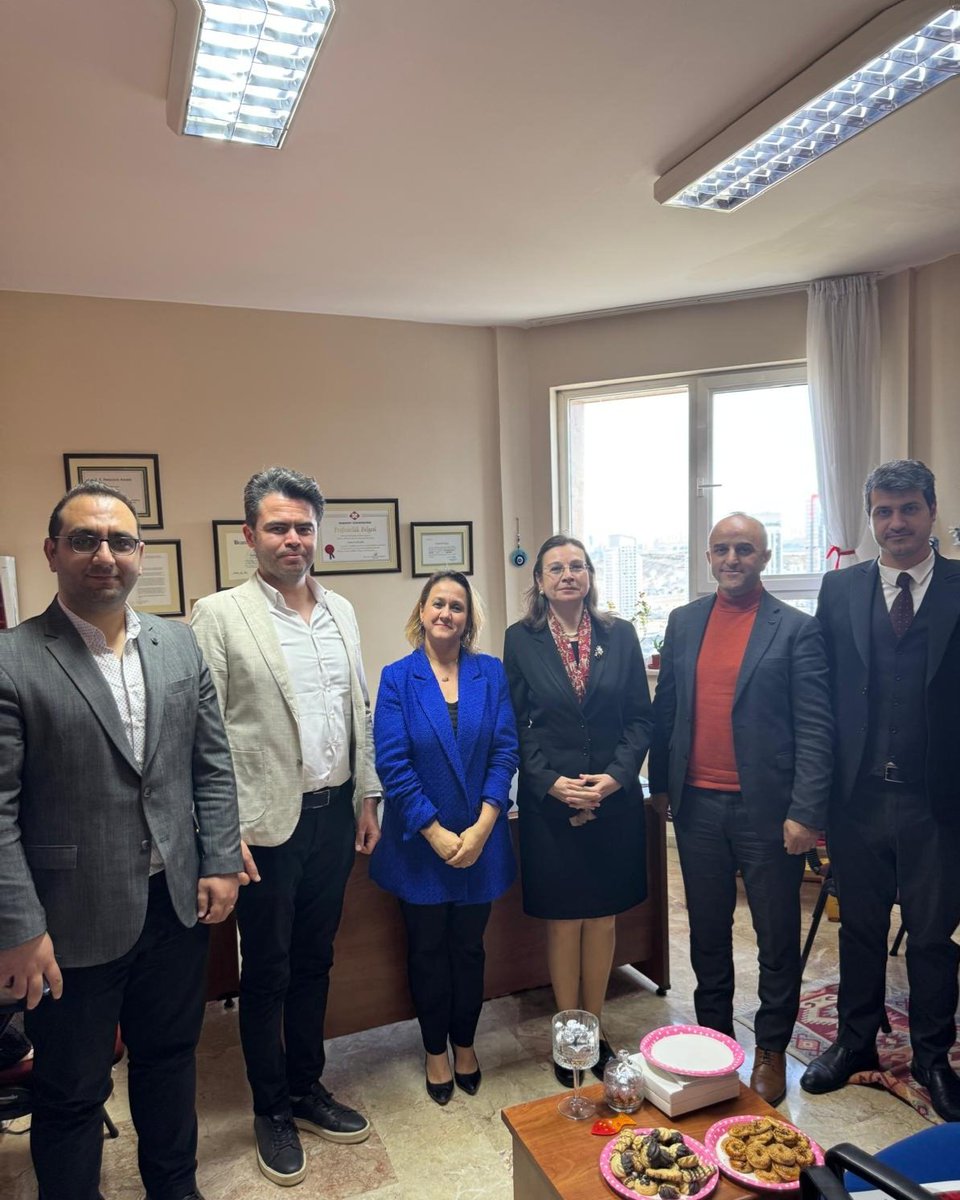 ipuder81's tweet photo. Başkent Üniversitesi Avrupa Birliği ve Uluslararası İlişkiler Enstitüsü Müdürü Sayın Prof.Dr. Banu ELİGÜR ile meslekdaşlarımız için tezli/tezsiz yüksek lisans ve doktora programları ve sertifika programları için yapılacak protokol çalışmaları için istişarede bulunduk. https://t.co/mKMAG4tIgc