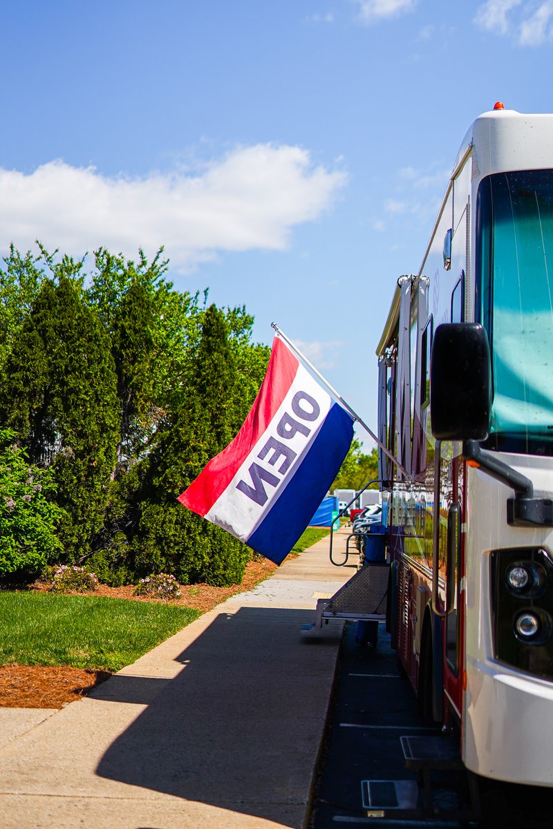 MSVehicles's tweet image. We love a good full-circle moment! Today, our team had the chance to give back with a blood drive hosted by The Blood Connection in one of their Matthews&apos; Bloodmobiles! It was amazing to see our crew donate and make an even bigger impact through the work we do! 💉💙
