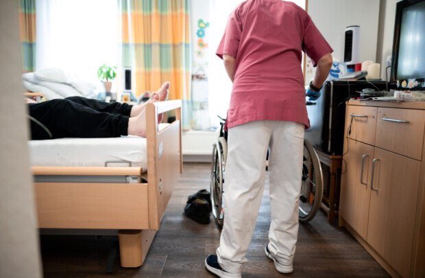 kripp_m's tweet image. 💥1.264 Insolvenzen oder Betriebsschließungen von Pflegeheimen in 2024 trotz steigender Zahl von Pflegebedürftigen und steil ansteigender Beitragssätze: Berlin steuert Pflegeversorgung ins Chaos. Sind unsere Älteren noch in Sicherheit?⁉️

tichyseinblick.de/daili-es-senti…