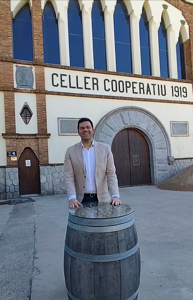 Benito Torrecillas (@bentorbae) on Twitter photo Una de las catedrales del Vino. La Cooperativa Falset-Marçà. Una de las catedrales del Vino. La Cooperativa Falset-Marçà.