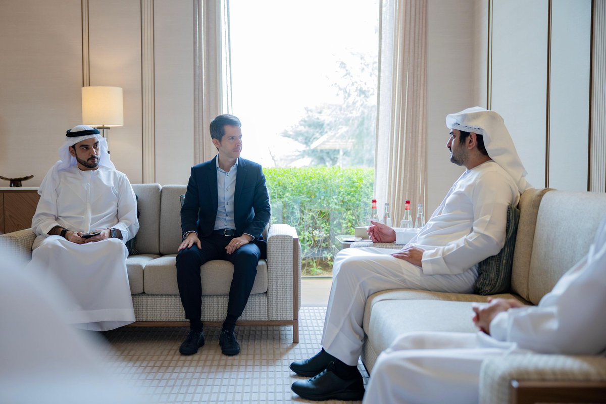 التقيت إريك أنزياني الرئيس والرئيس التنفيذي للعمليات في شركة “كريبتو دوت كوم” العالمية، وناقشنا سُبل تعزيز التعاون في مجالات الأصول الرقمية والتقنيات المالية المتقدمة.
تواصل دبي اليوم تعزيز مكانتها كمركز عالمي رائد في الاقتصاد الرقمي، من خلال تطوير بيئة تنظيمية متقدمة تدعم