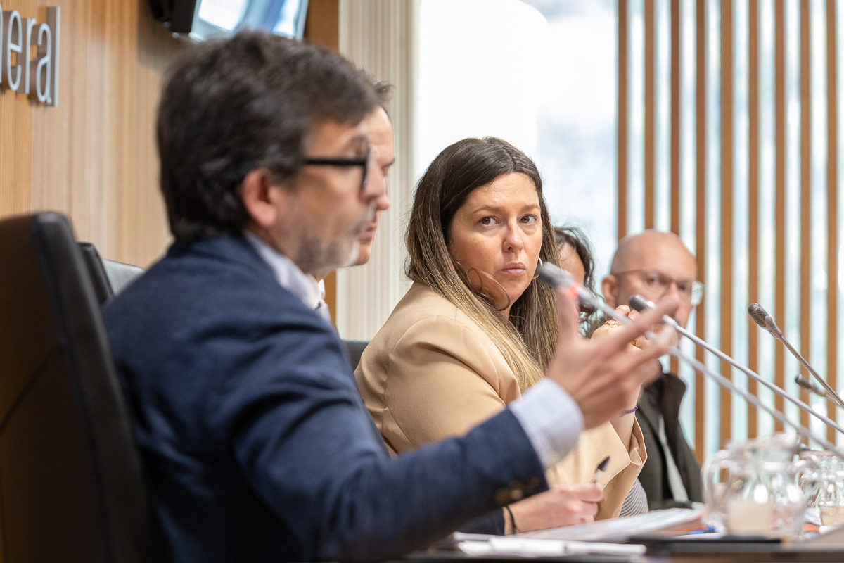Consell General (@consellgeneral) on Twitter photo ℹ️ <a href="/JordiCinca/">Jordi Cinca Mateos</a> i <a href="/marcgalabert/">Marc Galabert🇦🇩</a> han presentat l'estudi actuarial de l'any 2023 de la Branca de Jubilació de la CASS davant la Comissió Legislativa de Seguiment i Sostenibilitat de les pensions de la CASS.
💻 Més informació: tuit.cat/Cg7kP
#ConsellGeneral ℹ️ <a href="/JordiCinca/">Jordi Cinca Mateos</a> i <a href="/marcgalabert/">Marc Galabert🇦🇩</a> han presentat l'estudi actuarial de l'any 2023 de la Branca de Jubilació de la CASS davant la Comissió Legislativa de Seguiment i Sostenibilitat de les pensions de la CASS.
💻 Més informació: tuit.cat/Cg7kP
#ConsellGeneral