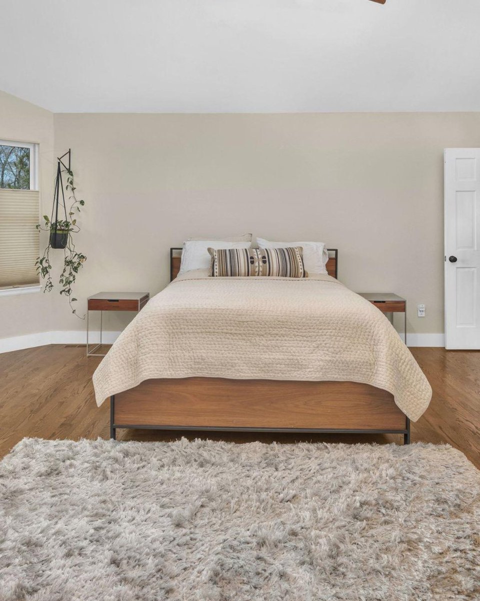 8zRealEstate's tweet image. Modern elegance meets timeless craftsmanship in this stunning SoBo Homes renovation. 

⚪ 501 W Linden St, Louisville, CO 80027 
⚪ Listed by Daphne Queen
⚪ Visit our site to learn more: bit.ly/3FUINFN

#everycoloradozipcodebeginswith8 #8z #coloradorealestate