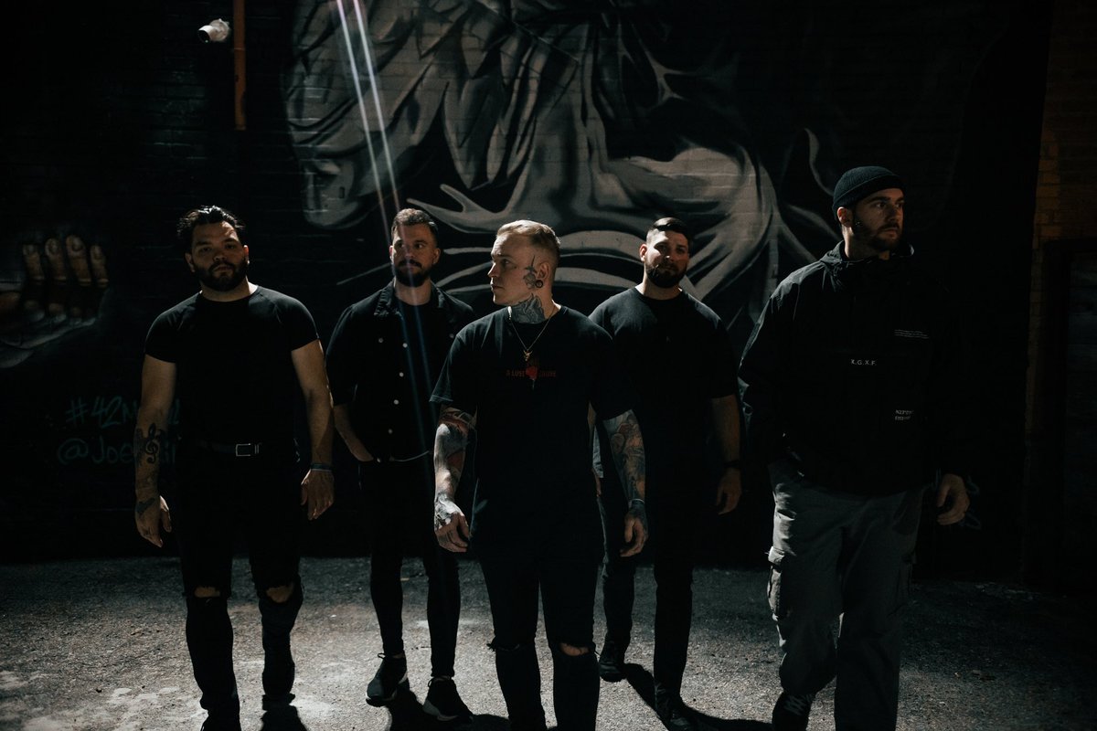 everrest_band's tweet image. i wasn’t ready to be in this house alone..

new song ‘Lie To Me’ out everywhere this Friday, 04.18 at midnight CST ❤️‍🩹

pre-save it here: music.everrestband.com/lietome

📷: Ashleigh Wampler