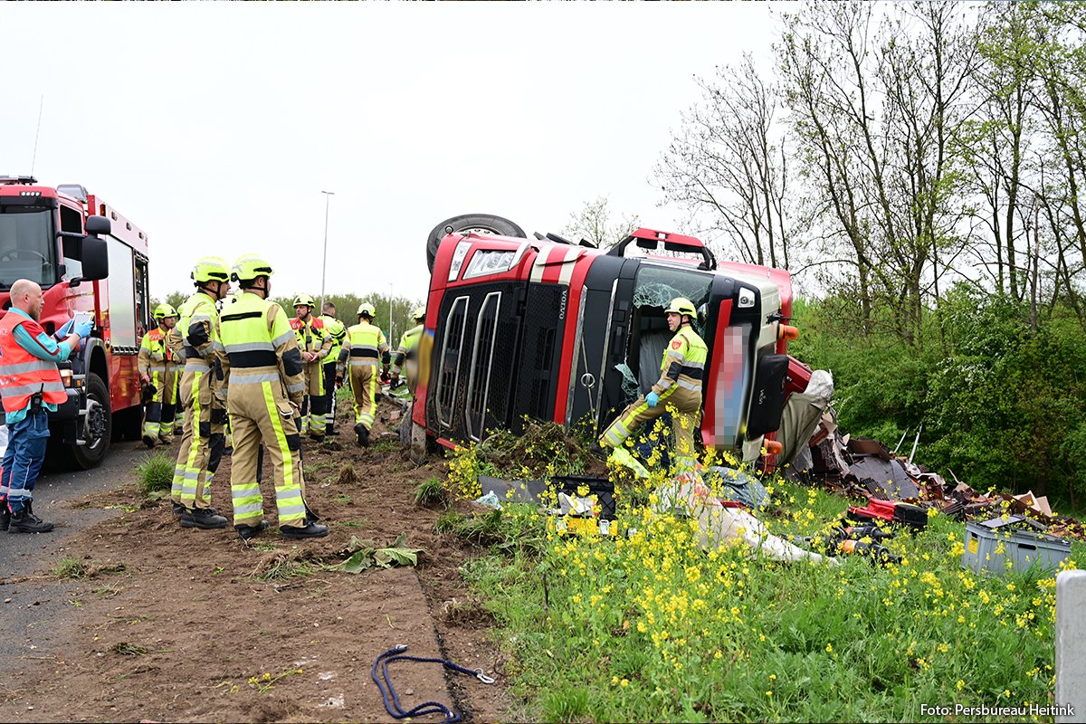 Vrachtwagen gekanteld op A73, boete voor filmende automobilisten