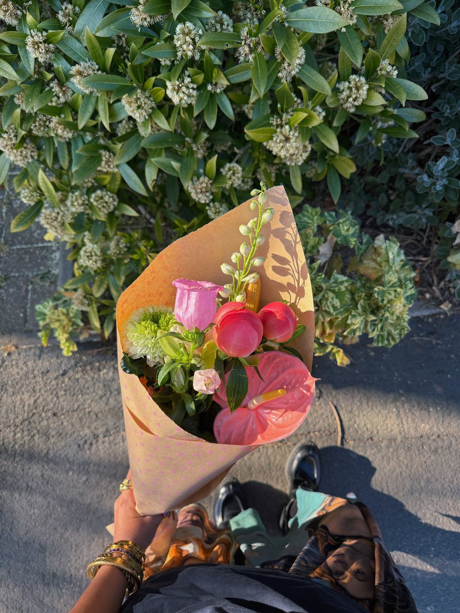 tashteshtish's tweet image. girlhood !