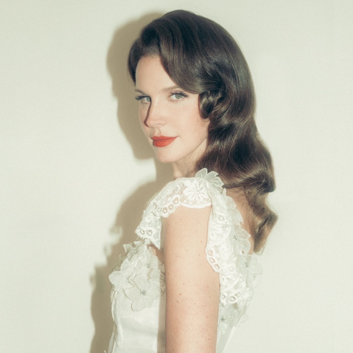 📷 Lana Del Rey for her album, by Neil Krug.