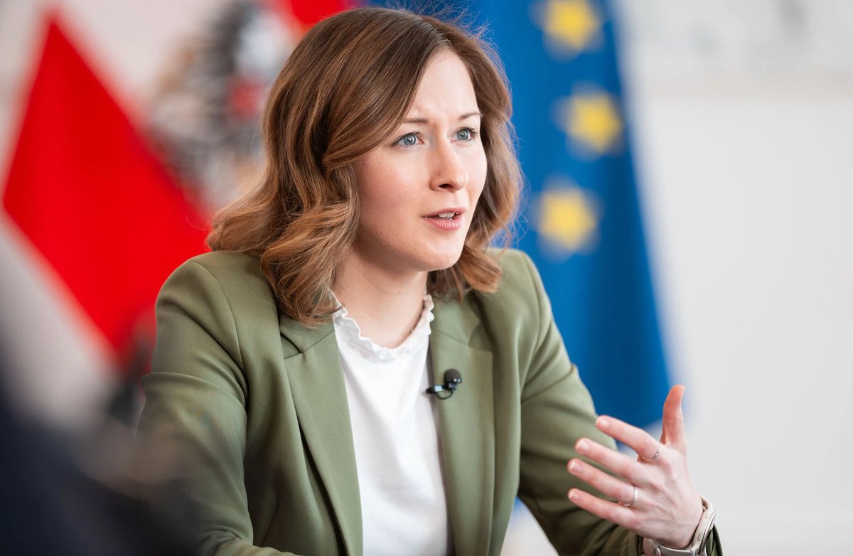 krone_at's tweet photo. 50.000 Euro für Asylwerber-Familie in Wien: Neue Zahlen aus dem Integrationsministerium zur Sozialhilfe schockieren nicht nur die zuständige Ministerin.
https://t.co/iJKzVlqzhN https://t.co/otqQyROs9R